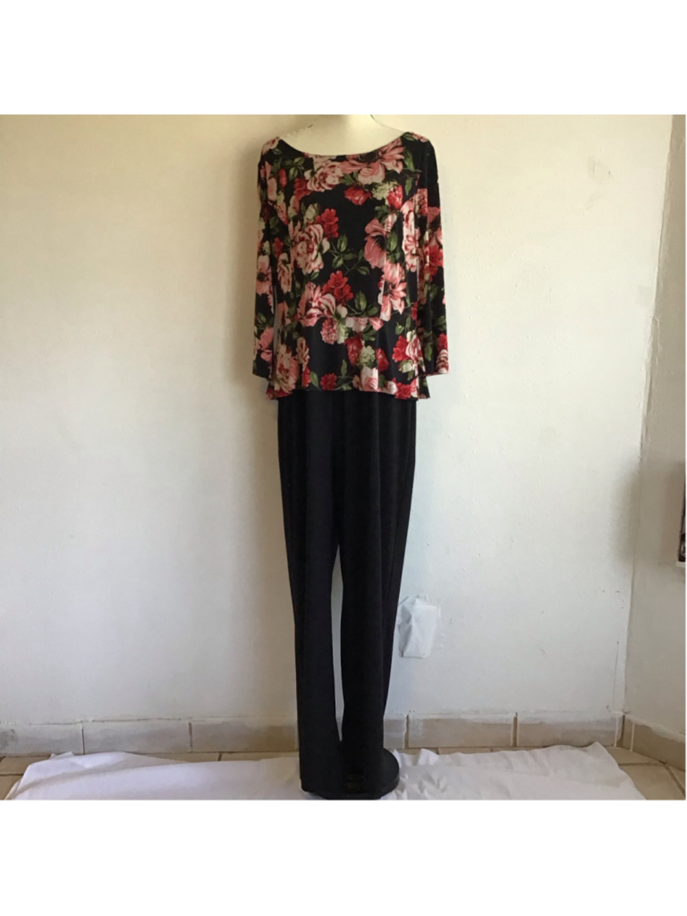 Be by Chetta B Women's Elegant Fun Floral Peplum Jumpsuit, Black and Red Size 18
